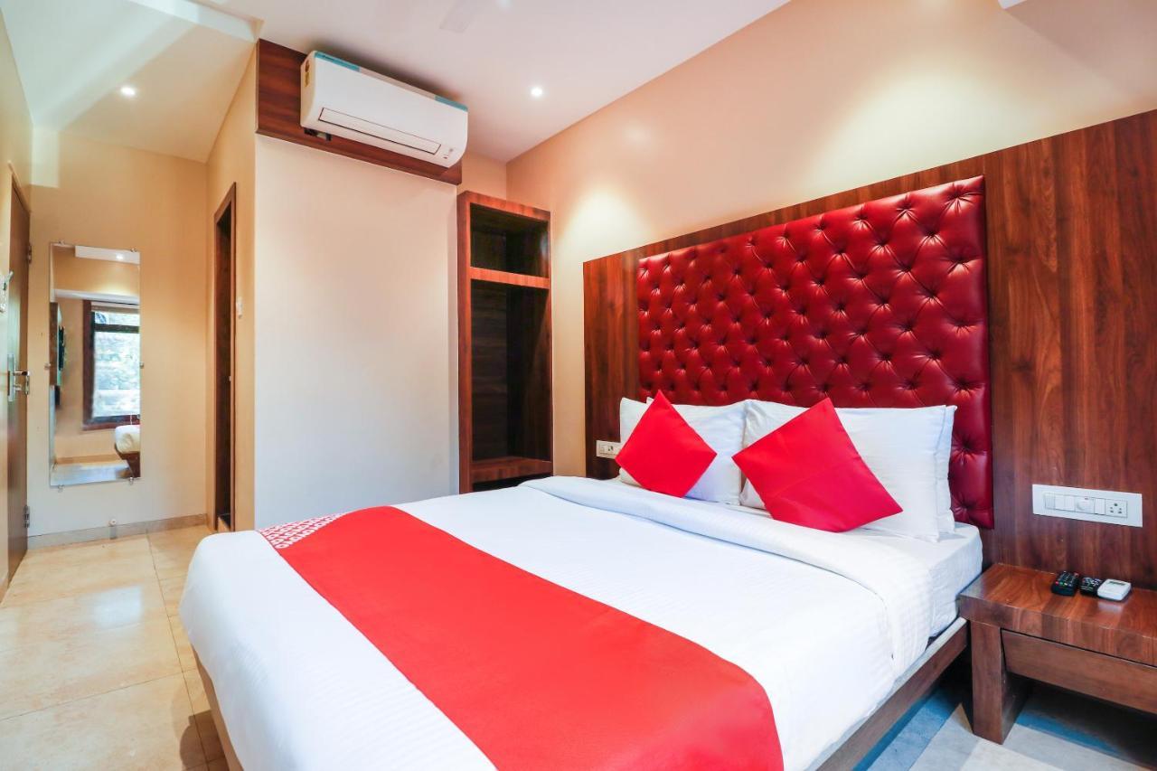 Oyo 70475 Hotel Sea Breeze ムンバイ エクステリア 写真