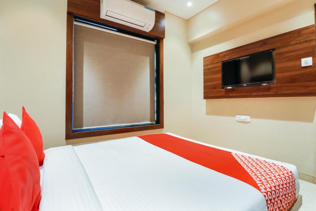 Oyo 70475 Hotel Sea Breeze ムンバイ エクステリア 写真