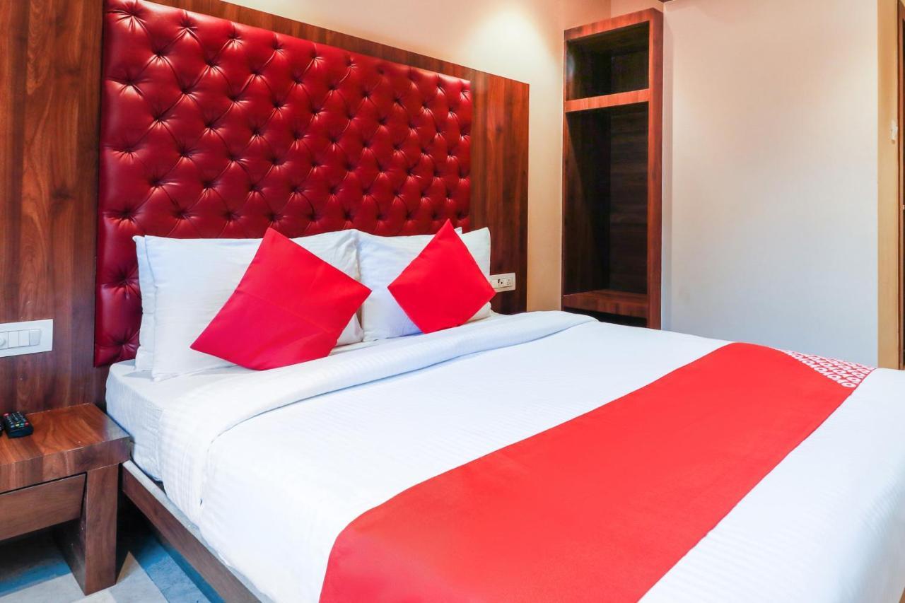 Oyo 70475 Hotel Sea Breeze ムンバイ エクステリア 写真